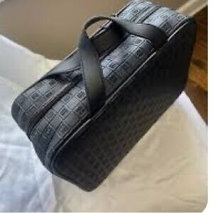 Black travel cosmetic bag & pink cosmetic bag, both for the price of 1!!!